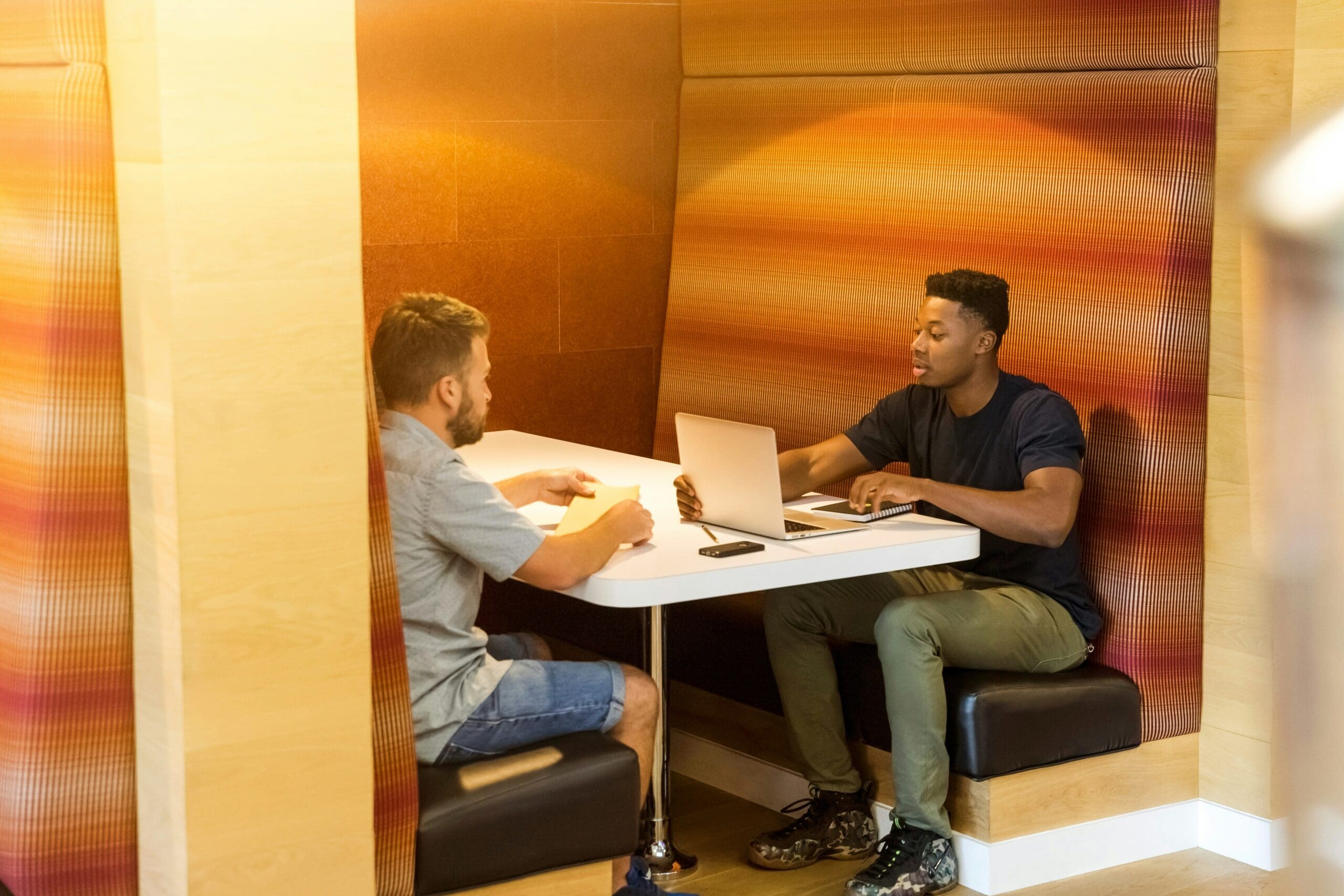 découvrez tout ce qu'il faut savoir sur le micro-business : conseils, astuces et informations essentielles pour réussir dans le secteur de la micro-entreprise.