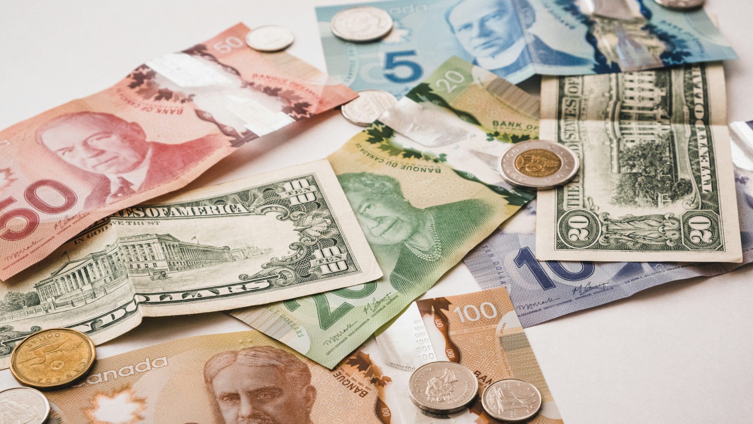découvrez tout sur les salaires dans différents secteurs d'activité, les négociations salariales et les tendances du marché de l'emploi.