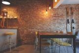 Le café de commerce : le carrefour des affaires et des gossip ?