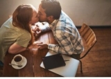 Café Amoureux: Comment les Cafés Cultivent la Romance dans l&rsquo;Ère Moderne