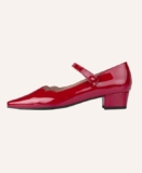 Chaussures Regard: Comment la Marque Redéfinit le Style dans l&rsquo;Industrie de la Mode