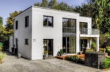 Construire une maison préfabriquée : un examen plus approfondi de la construction des maisons préfabriquées  Découvrez comment fonctionne la construction d&rsquo;une maison préfabriquée et si elle vous convient.  En savoir plus