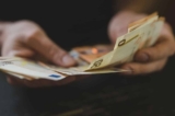 Encaisser un chèque avec un prénom différent: Comment naviguer les normes bancaires?