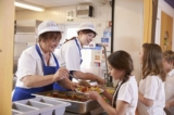 Travailler en cantine scolaire ou postuler